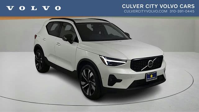 2026 Volvo XC40 Base — photo 1 of 44
