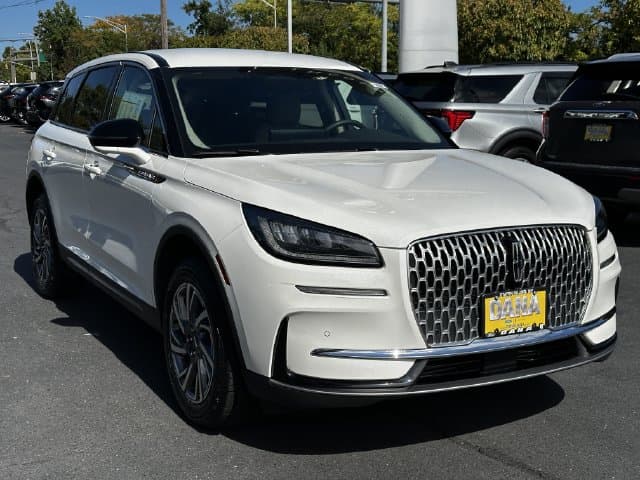 2023 Lincoln Corsair Standard — photo 1 of 38