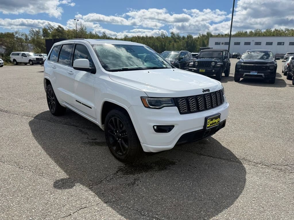 2020 Jeep Grand Cherokee Altitude — photo 1 of 9