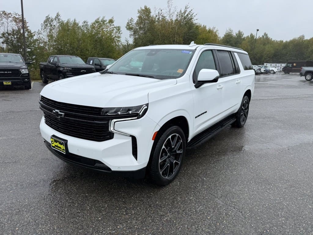 2023 Chevrolet Suburban Base — photo 1 of 10