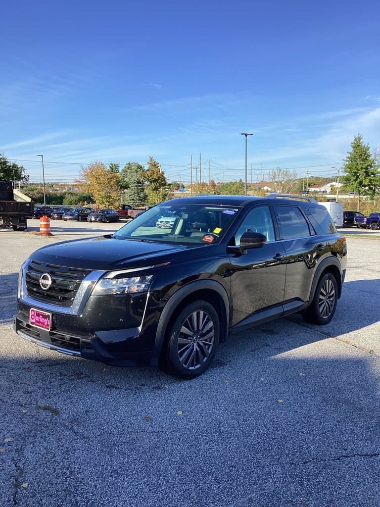 2023 Nissan Pathfinder SL — photo 1 of 12