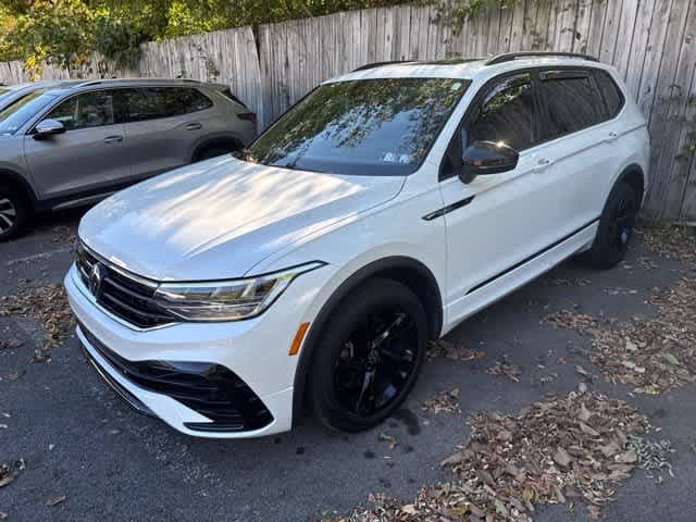 2023 Volkswagen Tiguan SE R-Line Black — photo 1 of 21