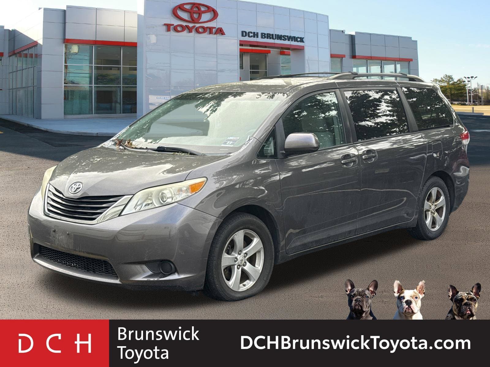 2012 Toyota Sienna LE — photo 1 of 29