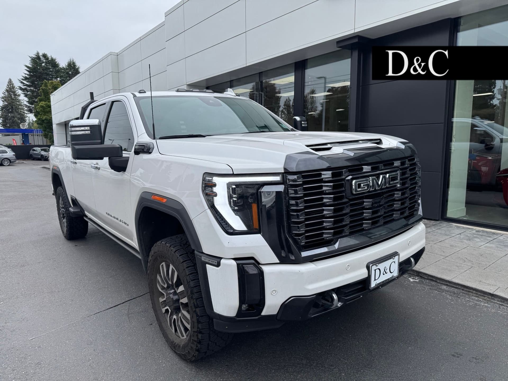 2024 GMC Sierra 3500HD Denali Ultimate — photo 1 of 4