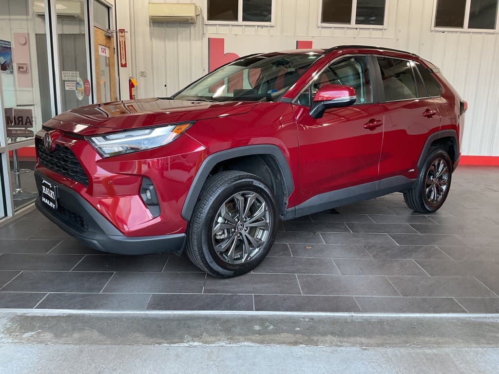 2025 Toyota RAV4 Hybrid XLE Premium — photo 1 of 34