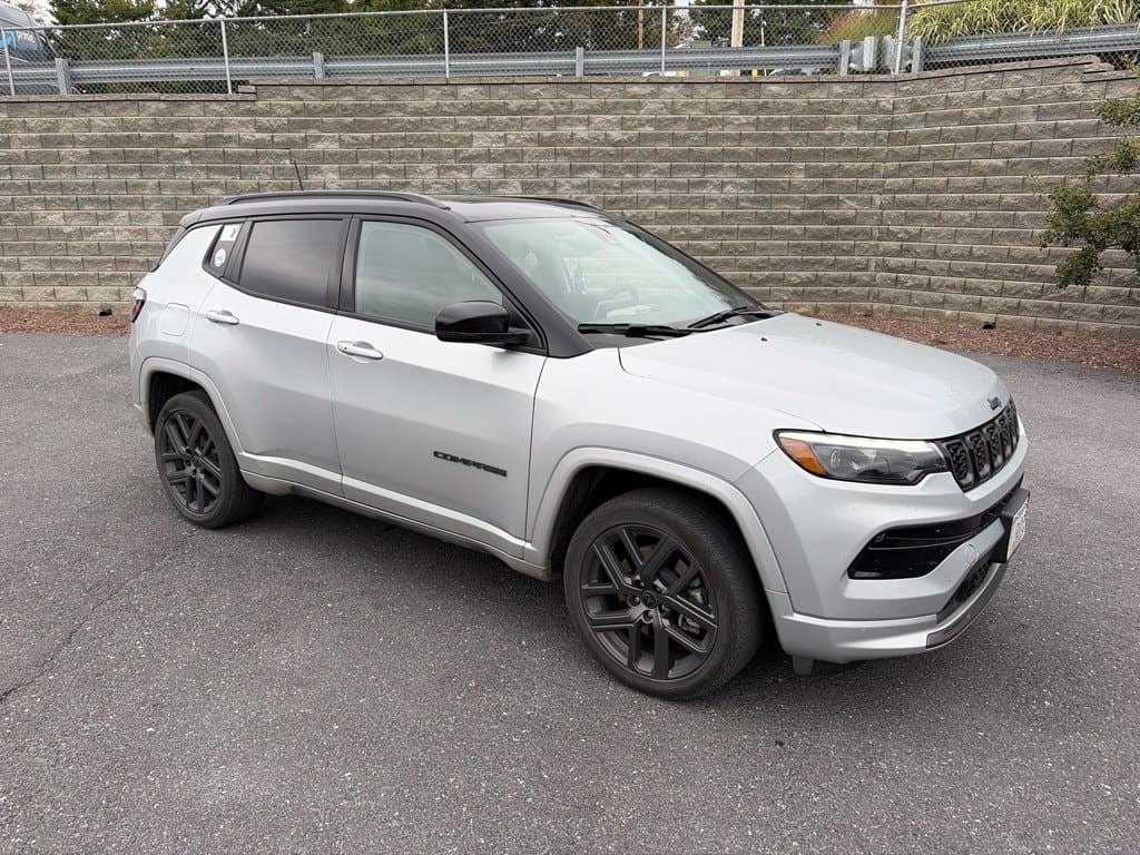 2025 Jeep Compass Limited — photo 1 of 14