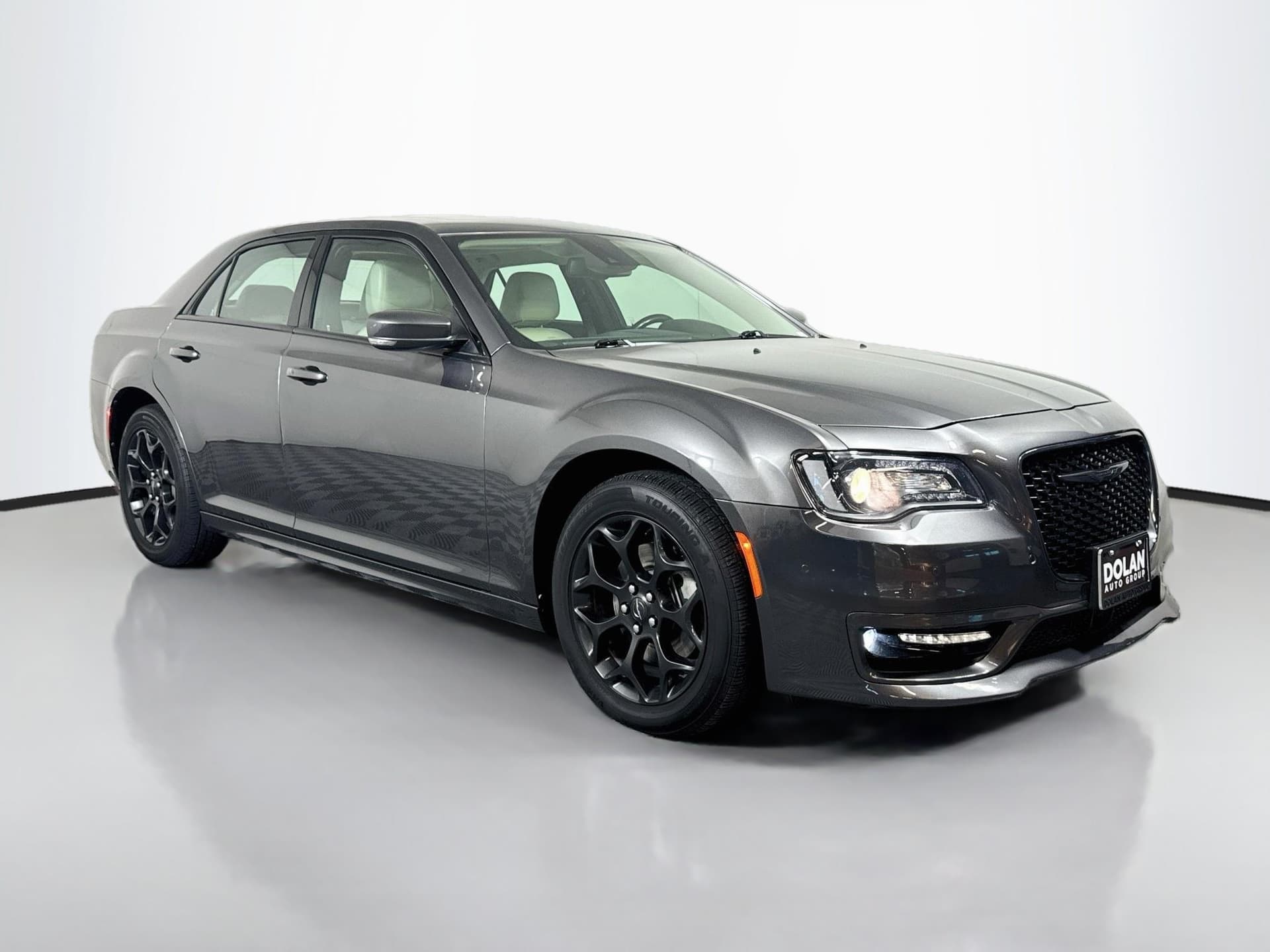 2021 Chrysler 300 Touring — photo 1 of 39