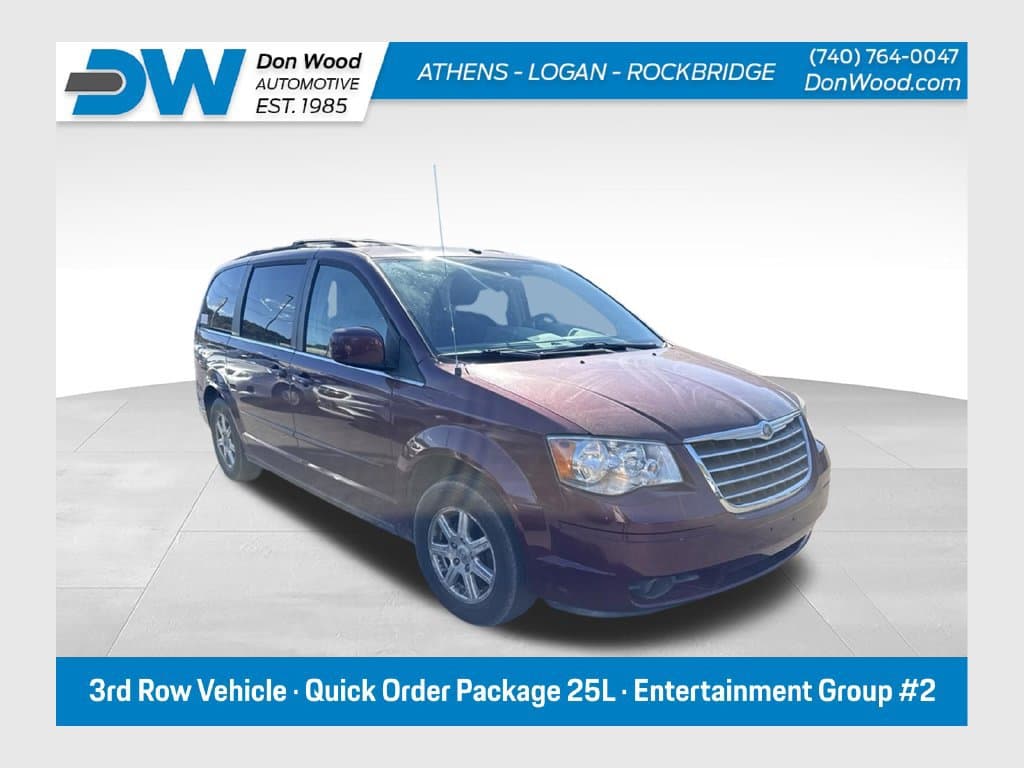 2008 Chrysler Town & Country Touring — photo 1 of 15