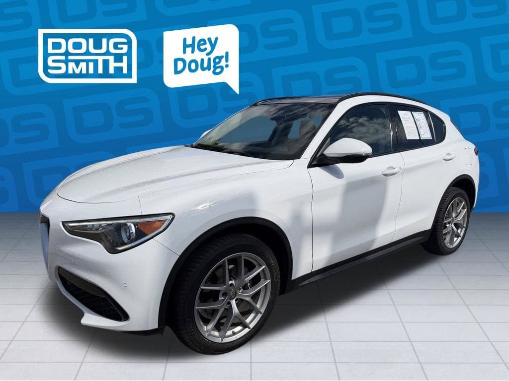 2018 Alfa Romeo Stelvio Base — photo 1 of 26