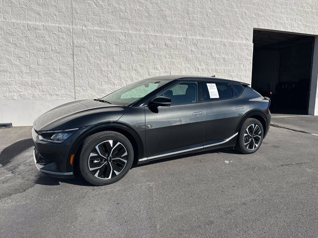 2023 Kia EV6 Wind — photo 1 of 21