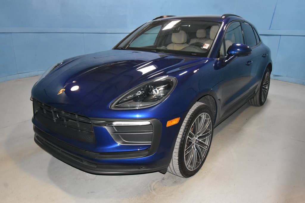 2026 Porsche Macan Base — photo 1 of 35