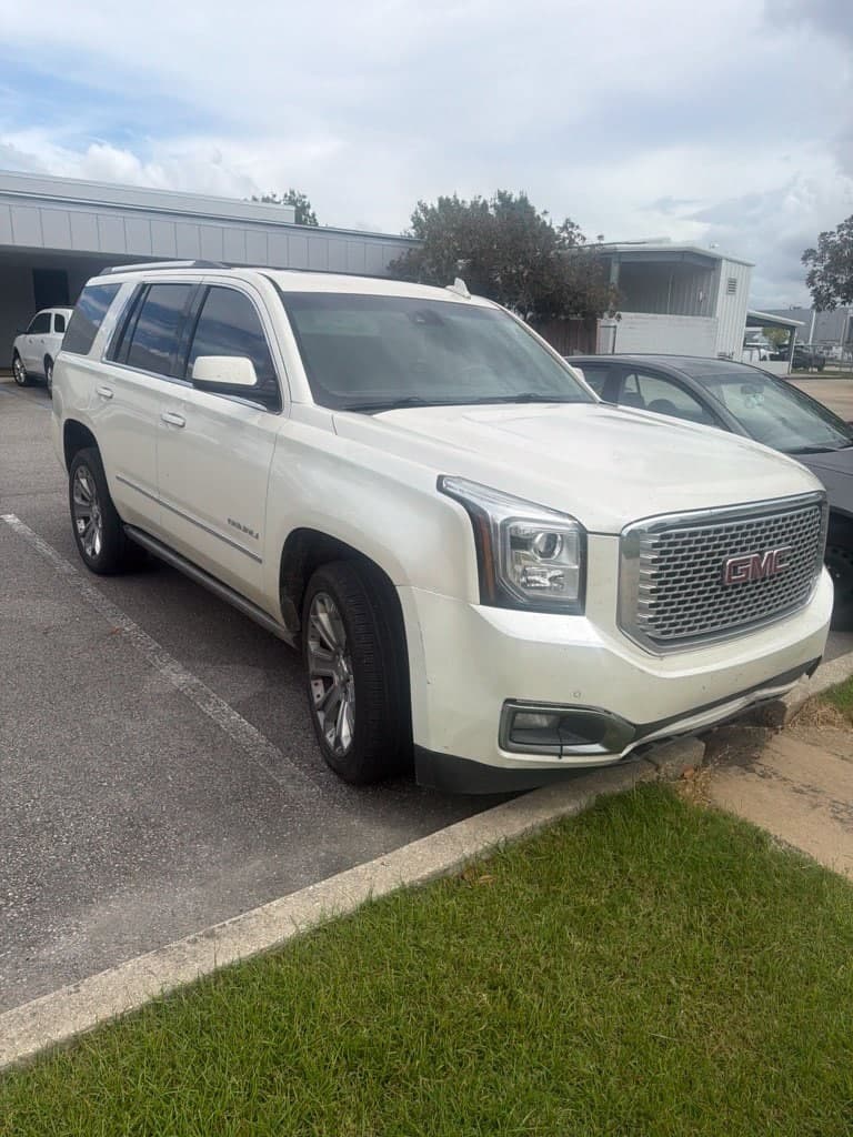 2015 GMC Yukon Denali — photo 1 of 3
