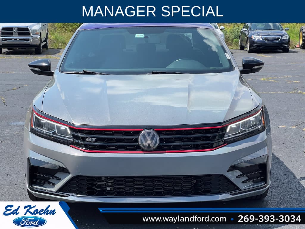 2018 Volkswagen Passat Base — photo 1 of 40