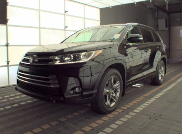 2019 Toyota Highlander Limited — photo 1 of 7