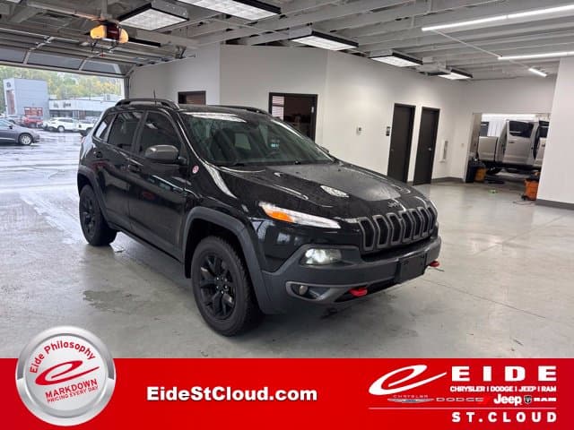2017 Jeep Cherokee Trailhawk — photo 1 of 22