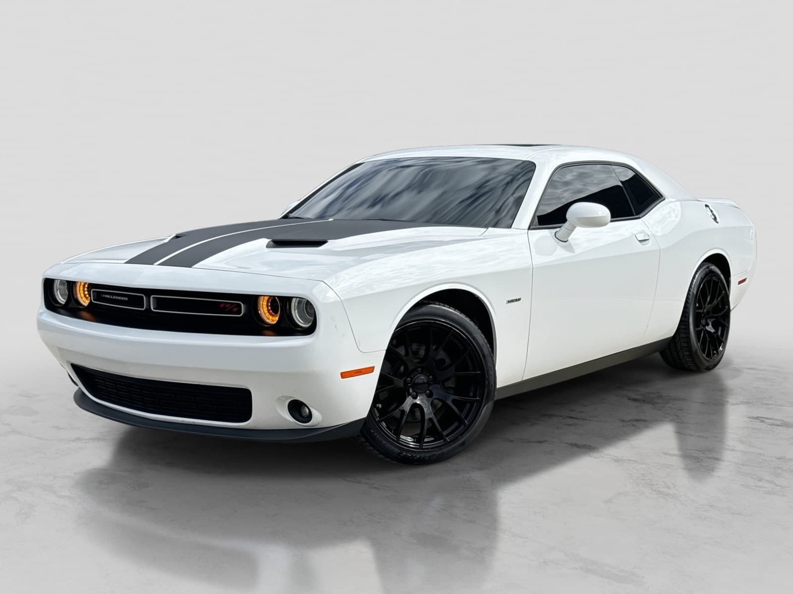 2018 Dodge Challenger R/T — photo 1 of 36