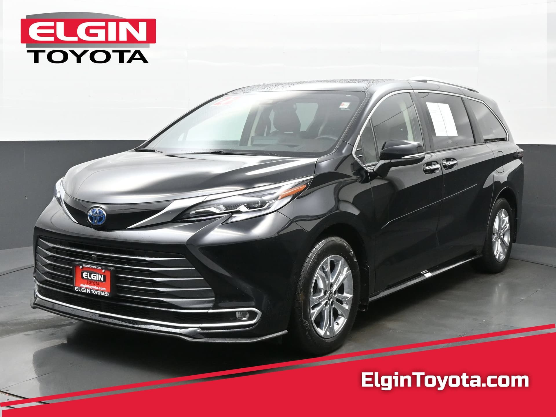2022 Toyota Sienna Platinum — photo 1 of 32