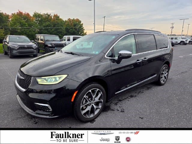 2022 Chrysler Pacifica Limited — photo 1 of 31