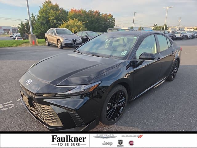 2025 Toyota Camry SE — photo 1 of 27