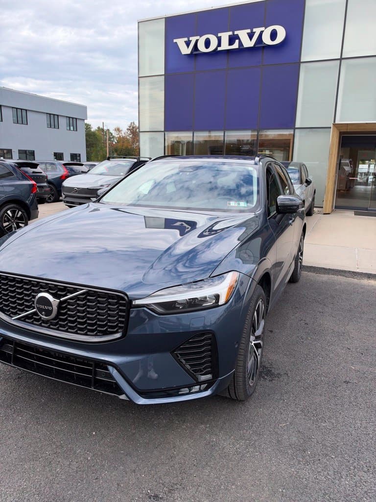 2024 Volvo XC60 Base — photo 1 of 9