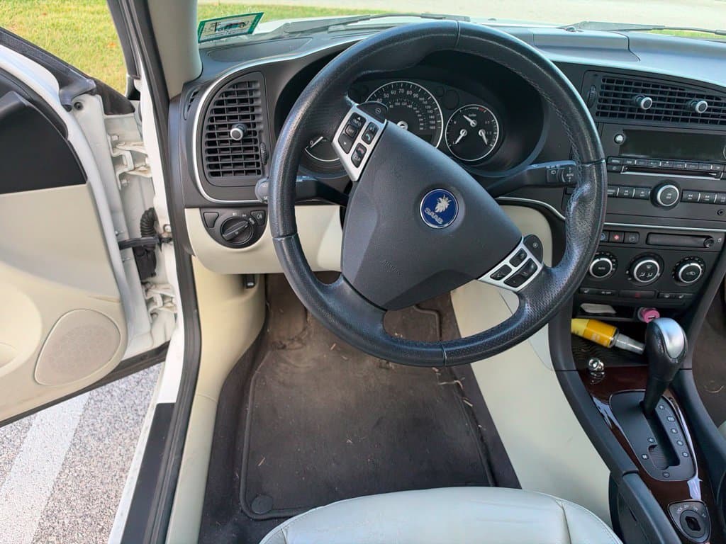 2010 Saab 9-3 Base — photo 1 of 6