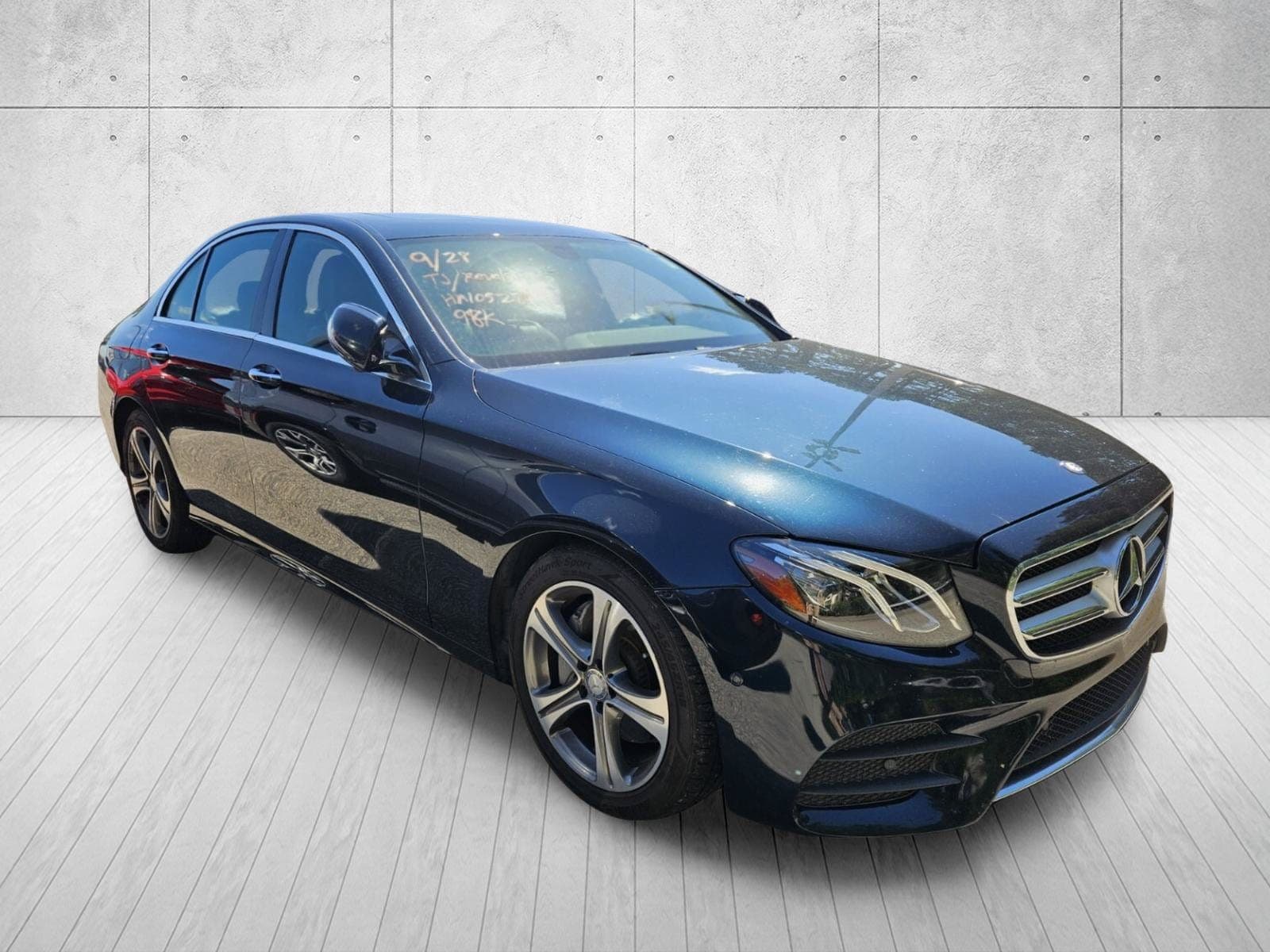 2017 Mercedes-Benz E-Class Base — photo 1 of 10