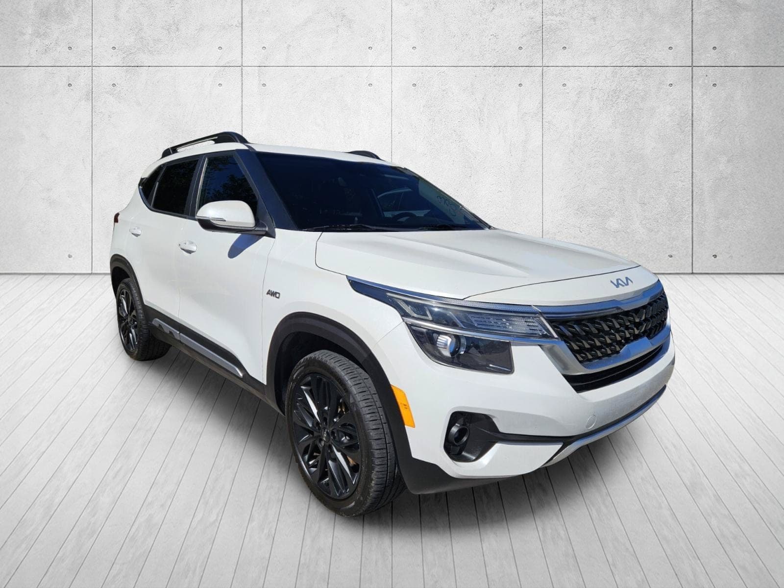 2022 Kia Seltos Nightfall — photo 1 of 10