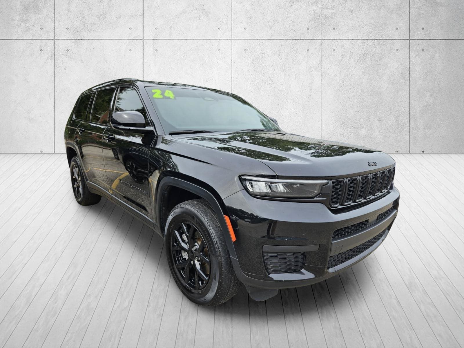 2024 Jeep Grand Cherokee L Laredo — photo 1 of 10