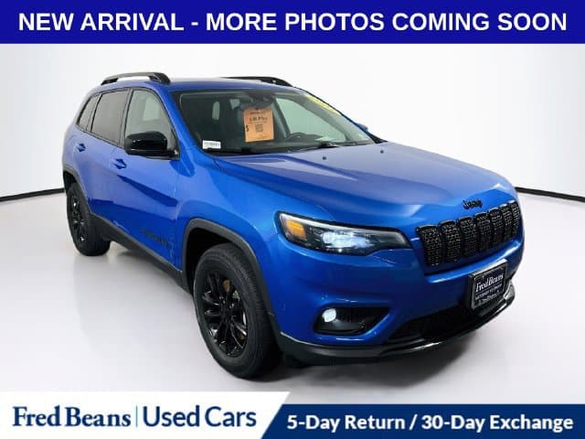 2023 Jeep Cherokee Altitude Lux — photo 1 of 42