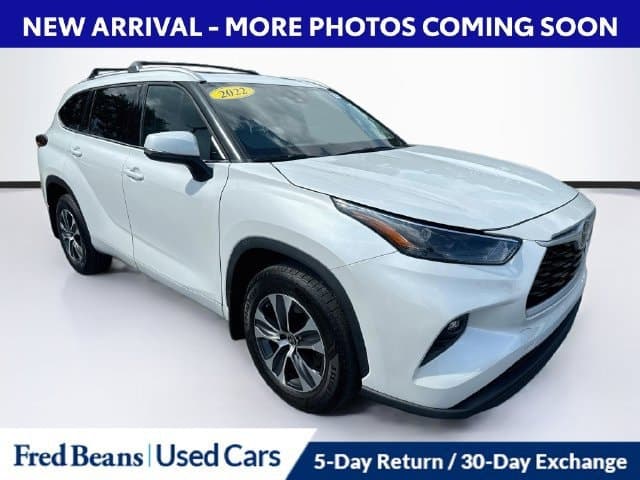 2022 Toyota Highlander XLE — photo 1 of 40