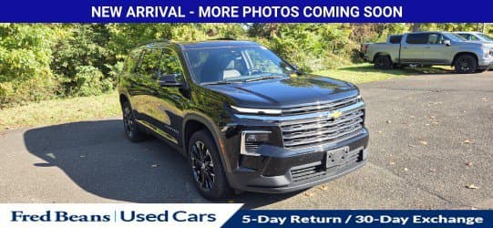 2025 Chevrolet Traverse AWD LT — photo 1 of 18