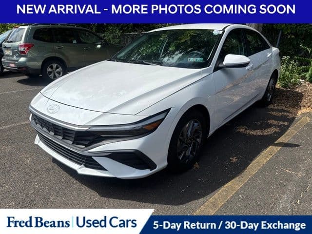 2024 Hyundai Elantra SEL — photo 1 of 12