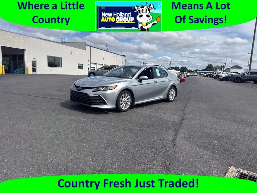 2024 Toyota Camry LE — photo 1 of 10