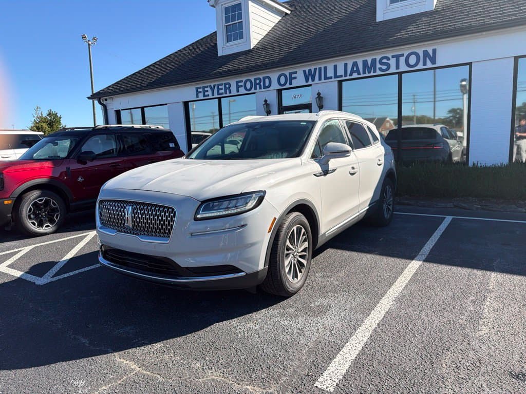 2023 Lincoln Nautilus Standard — photo 1 of 8