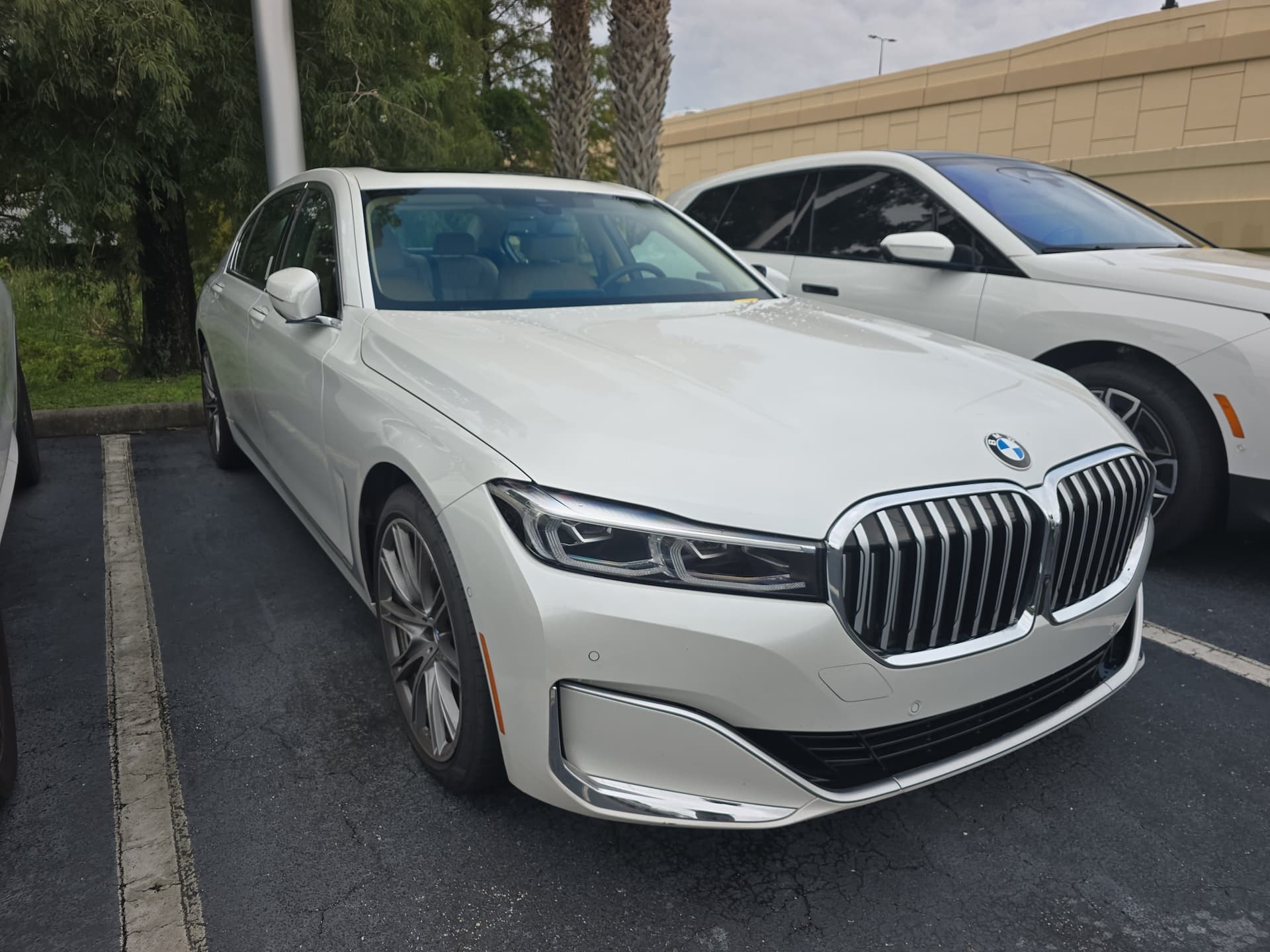 2021 BMW 7 Series 740i — photo 1 of 4