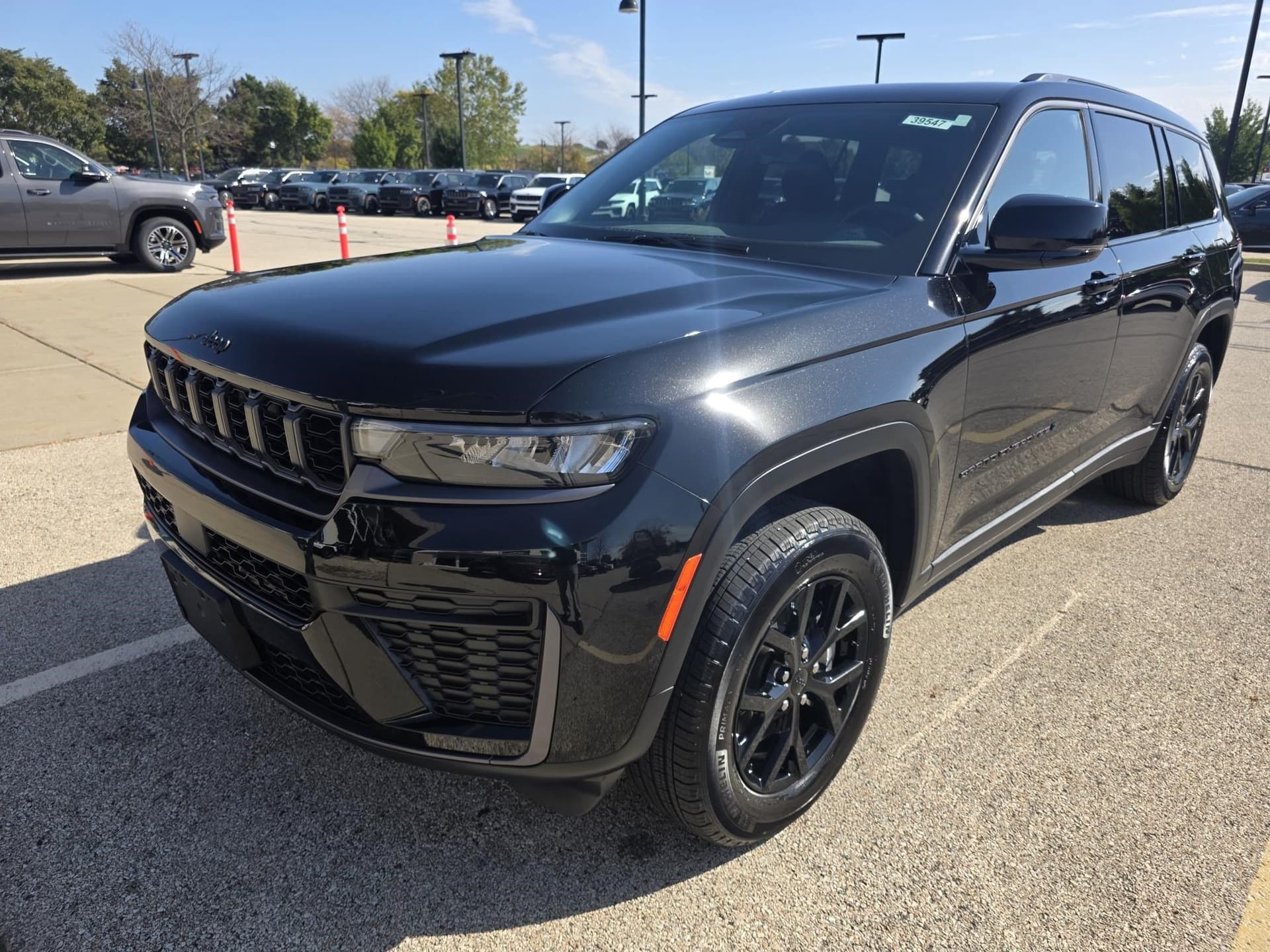 2026 Jeep Grand Cherokee Base — photo 1 of 8