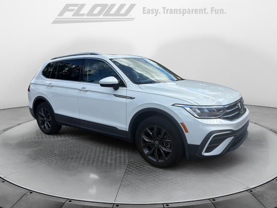 2023 Volkswagen Tiguan SE — photo 1 of 34