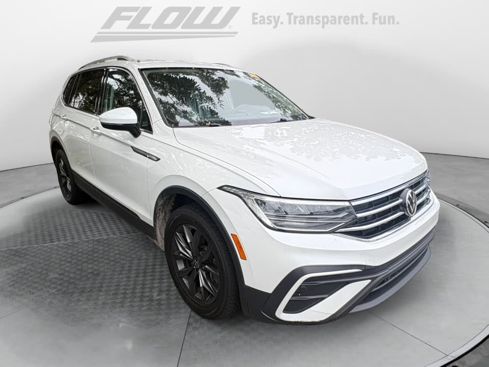 2023 Volkswagen Tiguan SE — photo 1 of 11
