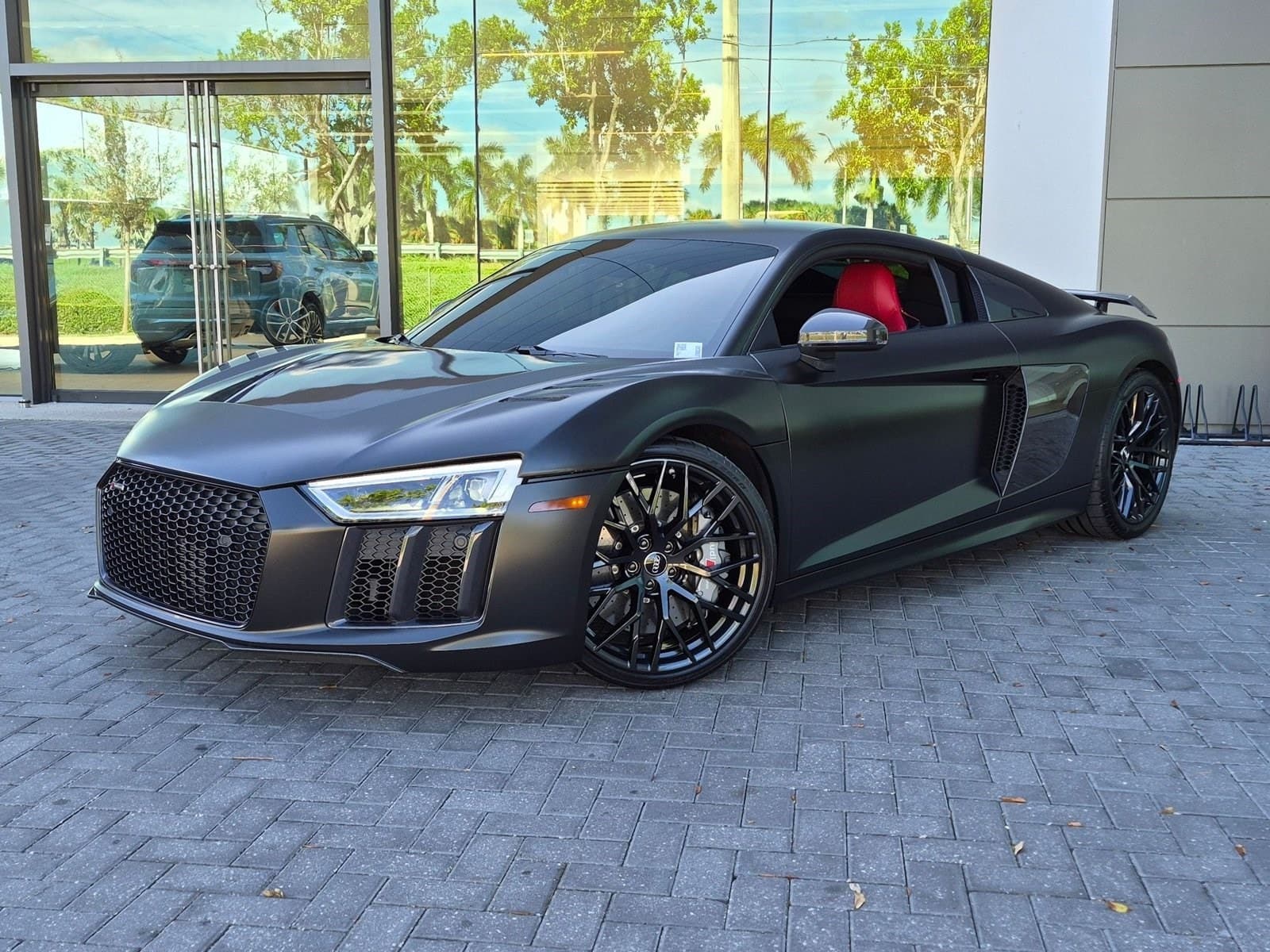 2018 Audi R8 Coupe V10 plus — photo 1 of 21
