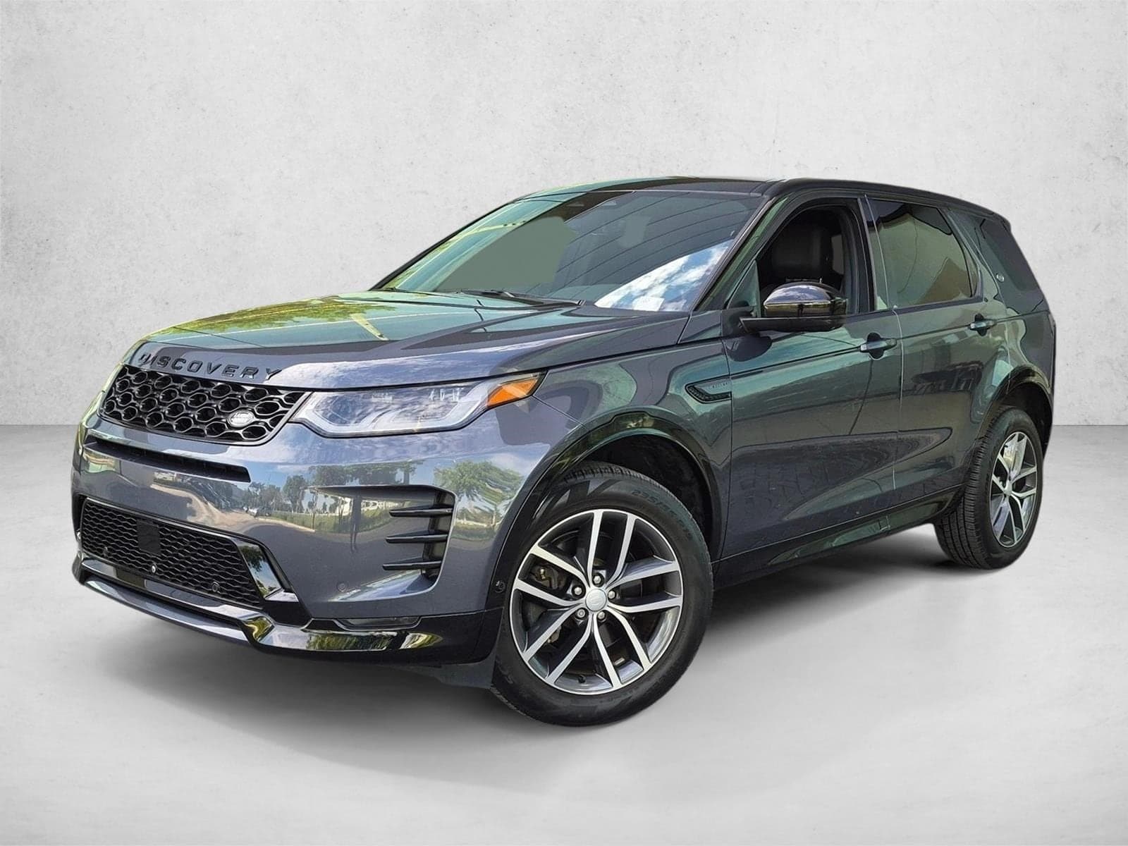 2024 Land Rover Discovery Sport Dynamic SE — photo 1 of 22