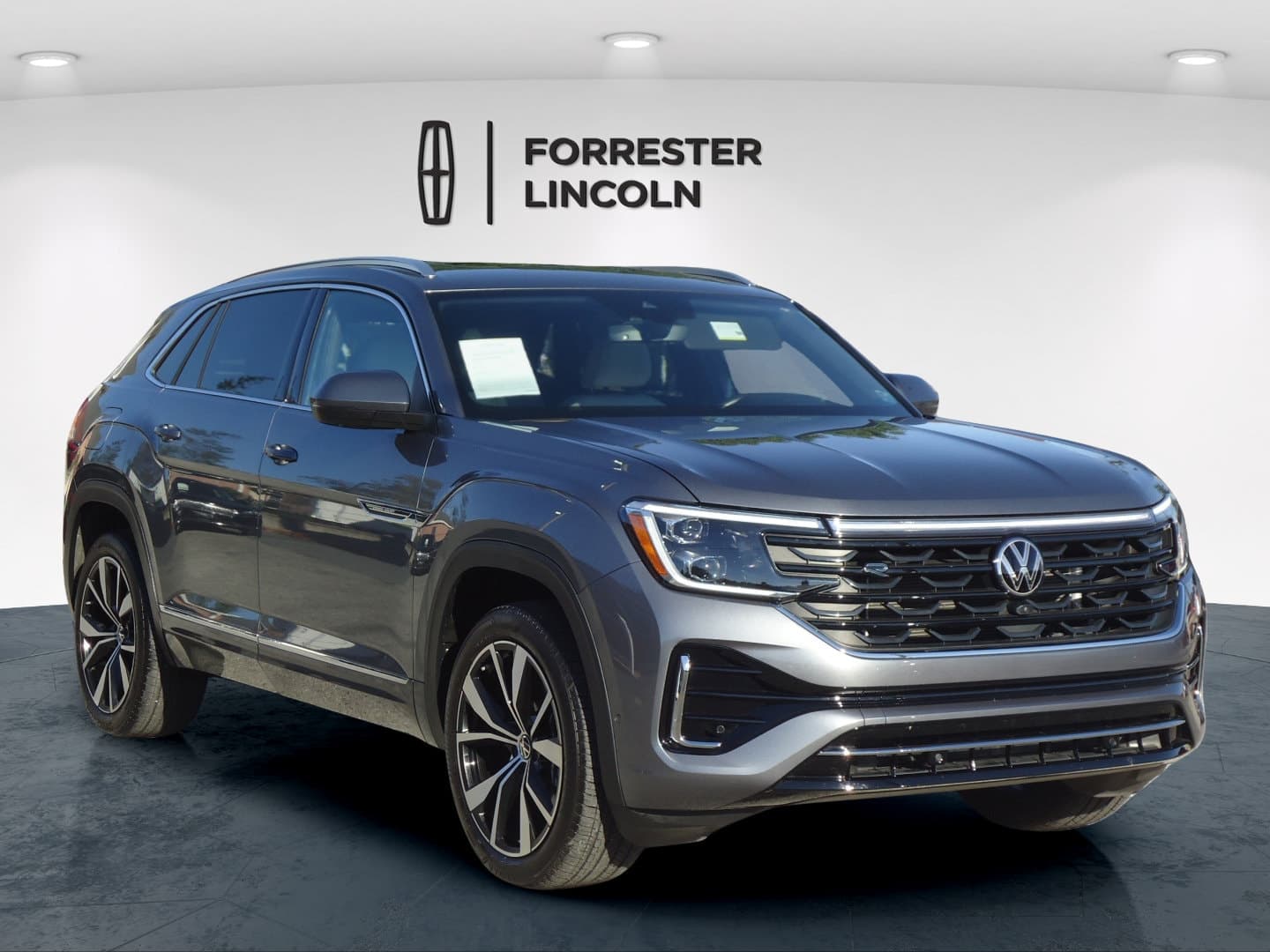 2024 Volkswagen Atlas Cross Sport 2.0T SEL Premium R-Line — photo 1 of 34