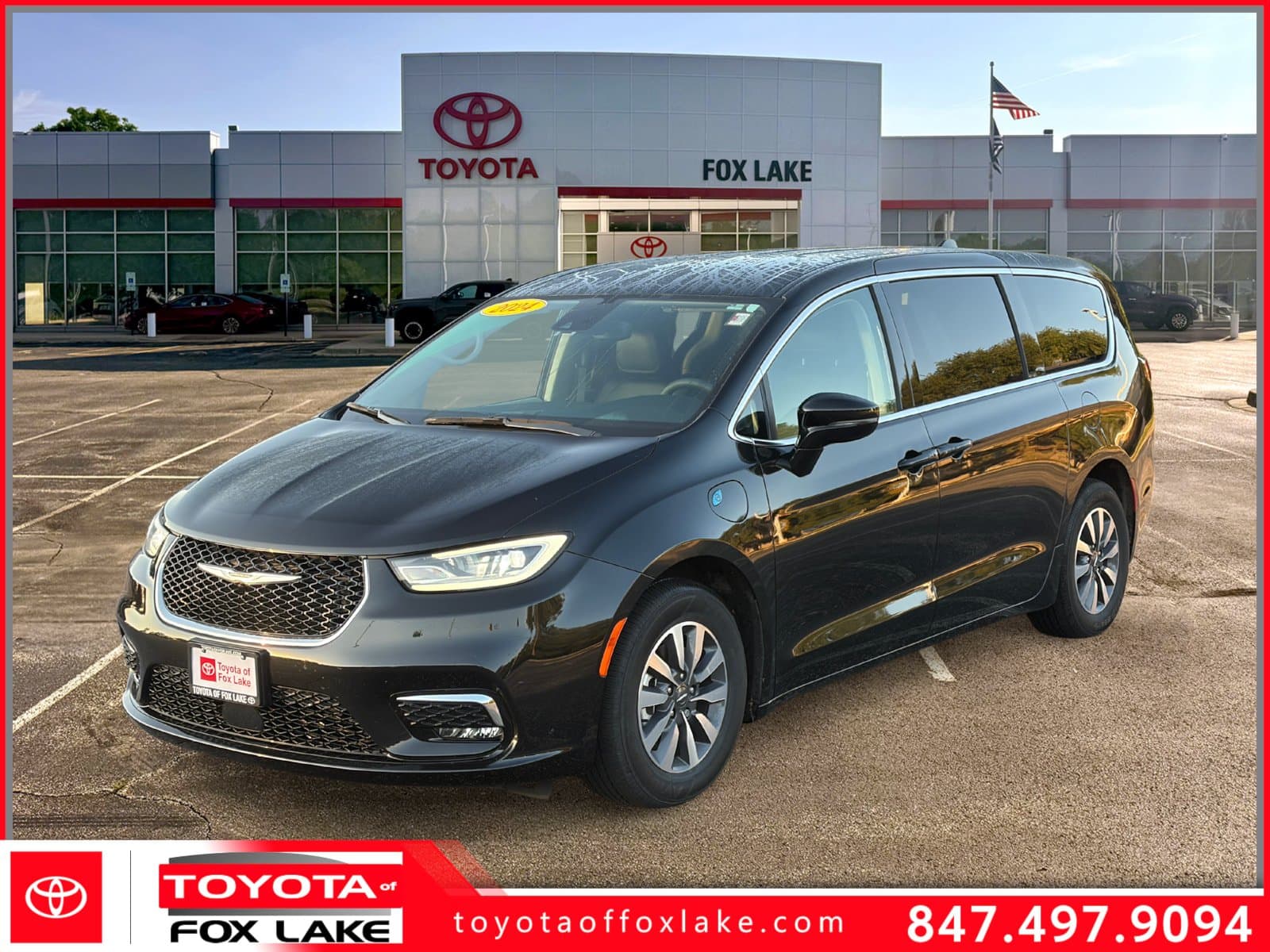 2024 Chrysler Pacifica Hybrid Select — photo 1 of 13