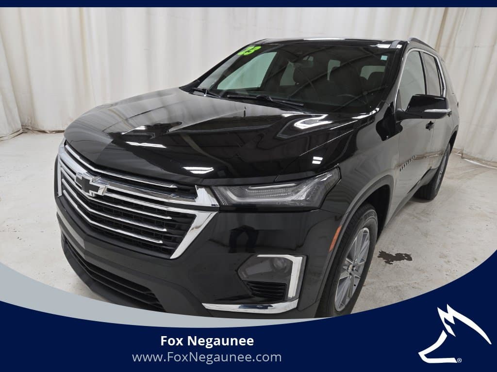2023 Chevrolet Traverse Base — photo 1 of 56