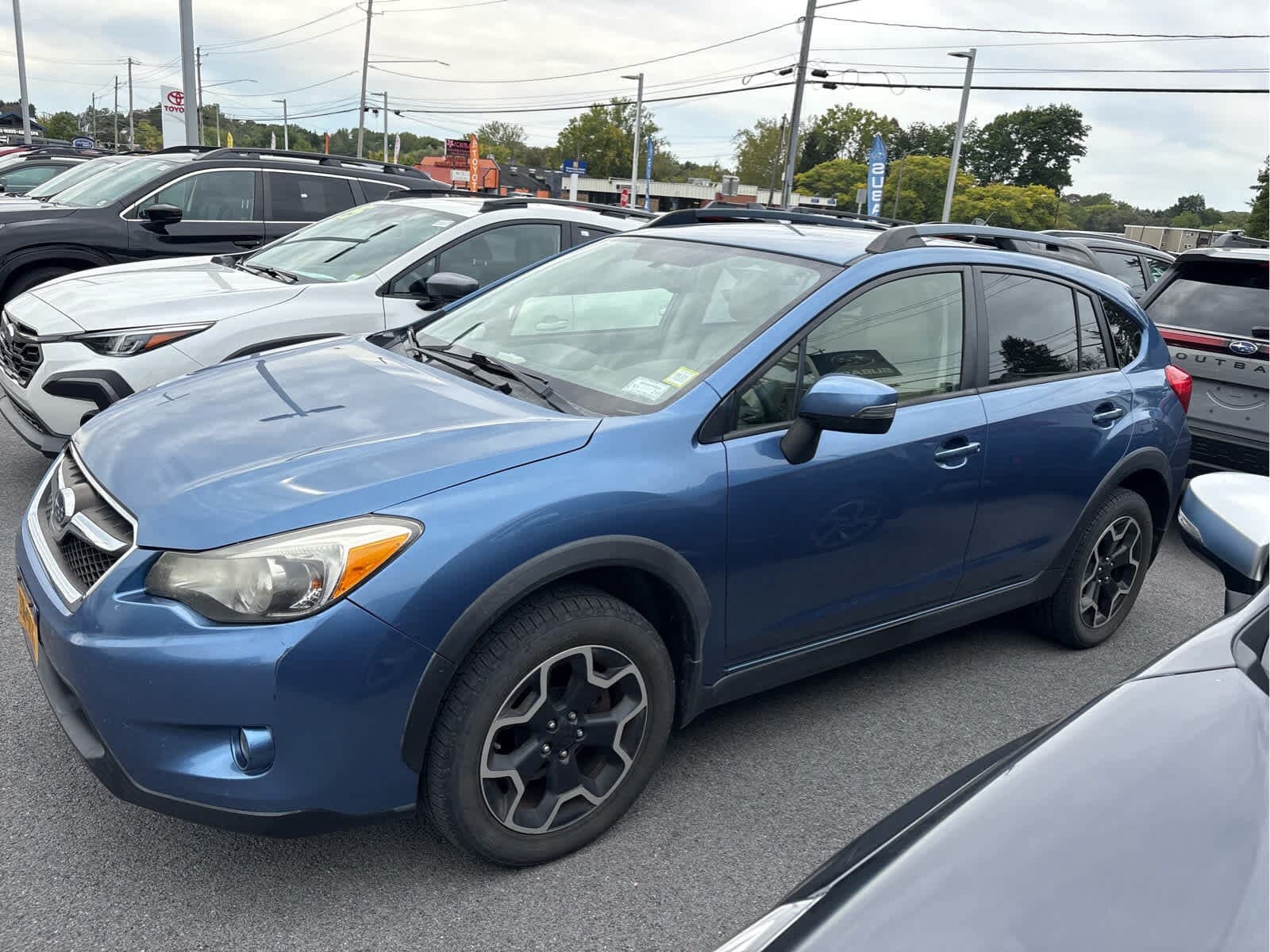 2015 Subaru XV Crosstrek Base — photo 1 of 9