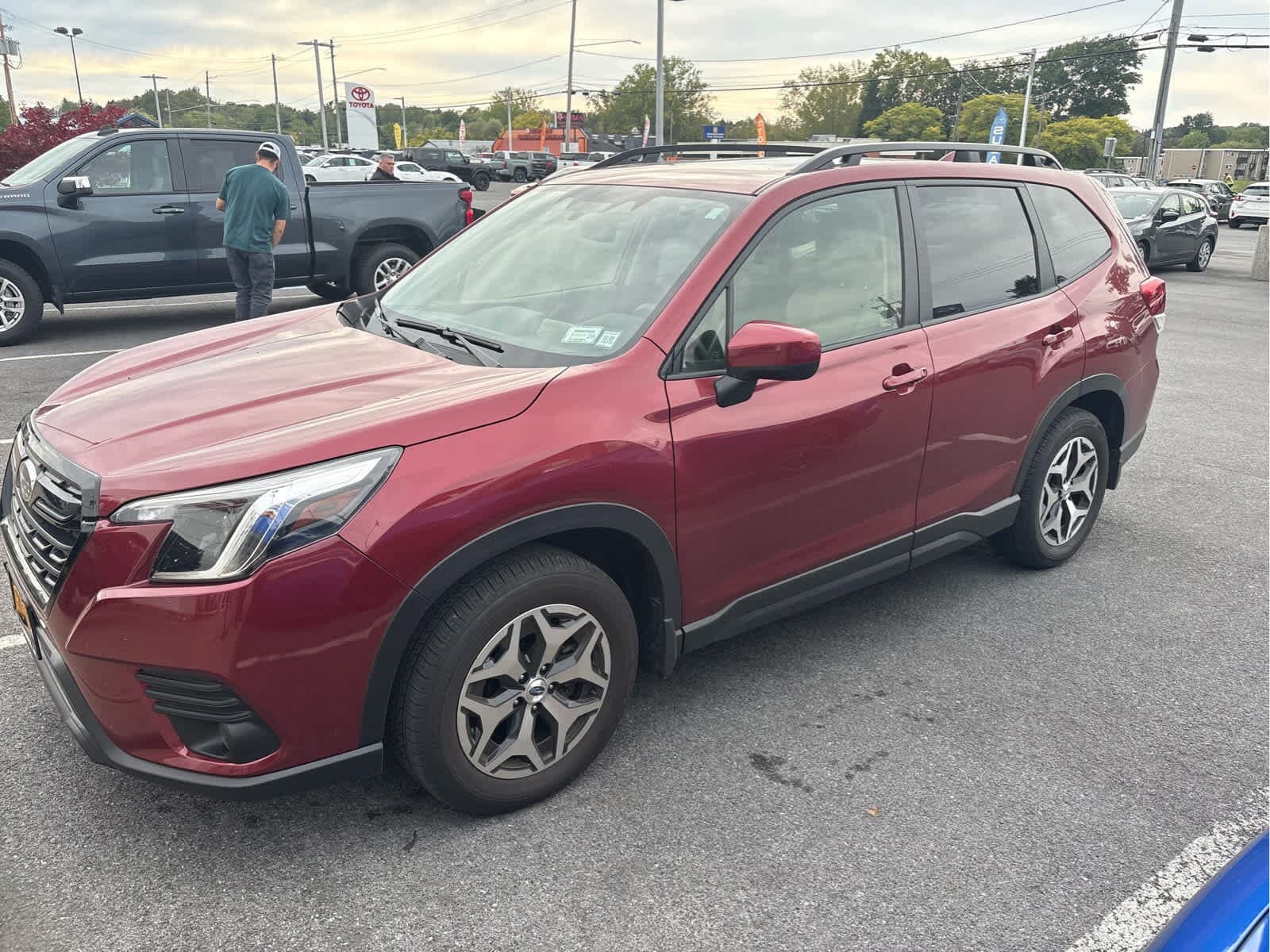 2023 Subaru Forester Premium — photo 1 of 7