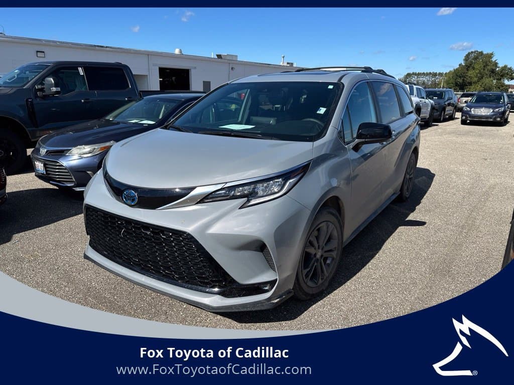 2024 Toyota Sienna XSE — photo 1 of 12