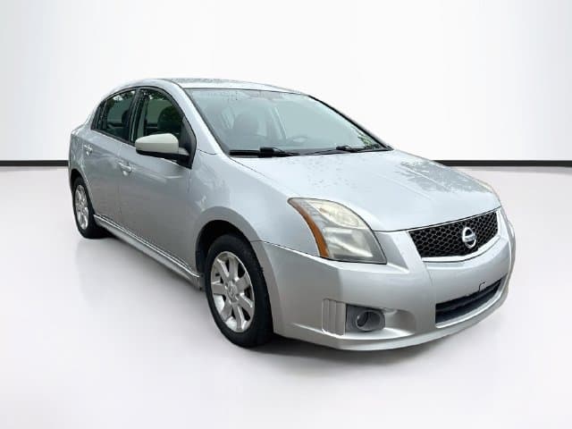 2011 Nissan Sentra 2.0 SR — photo 1 of 18