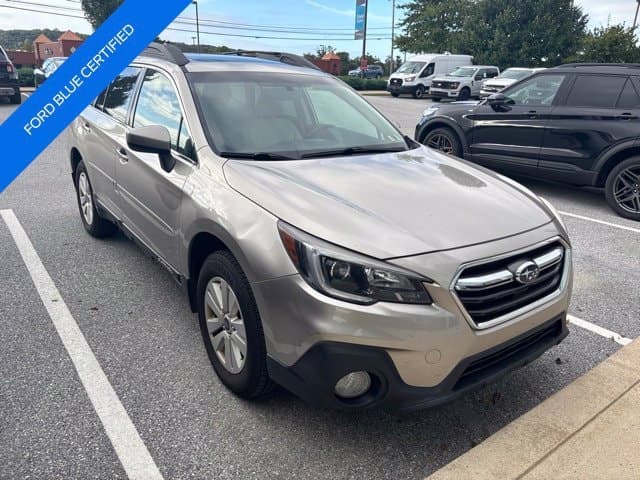 2018 Subaru Outback Base — photo 1 of 14