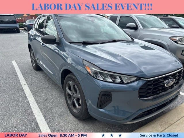 2023 Ford Escape ST-Line — photo 1 of 13