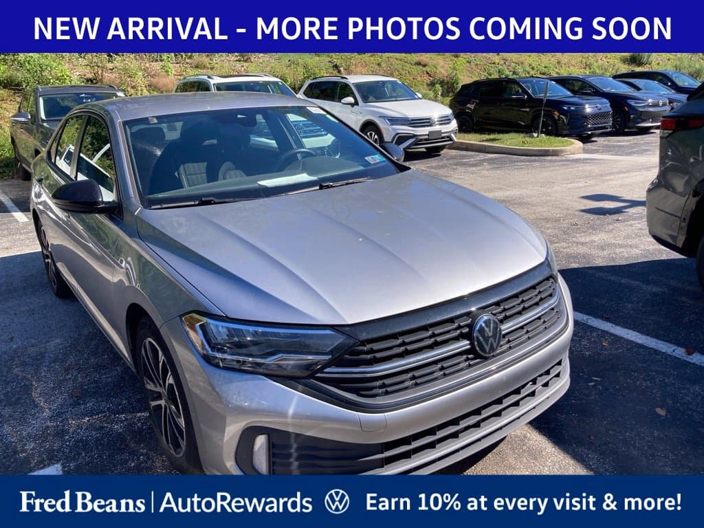 2024 Volkswagen Jetta Base — photo 1 of 13
